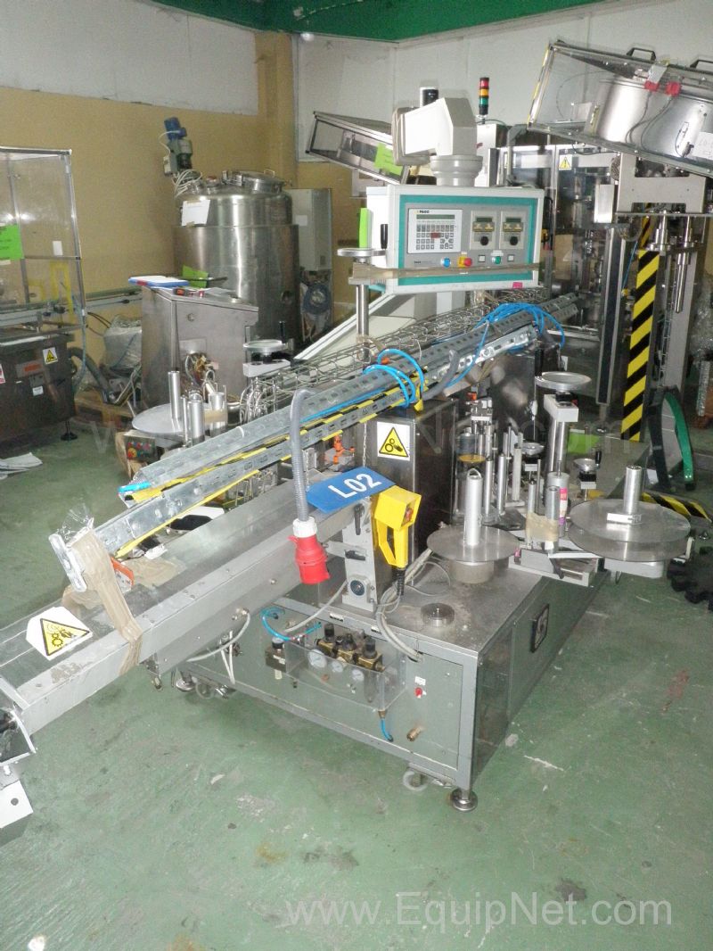 Pago System 200 Double sided Horizontal Mobile 120 Plastic Bottles per minute Labeller