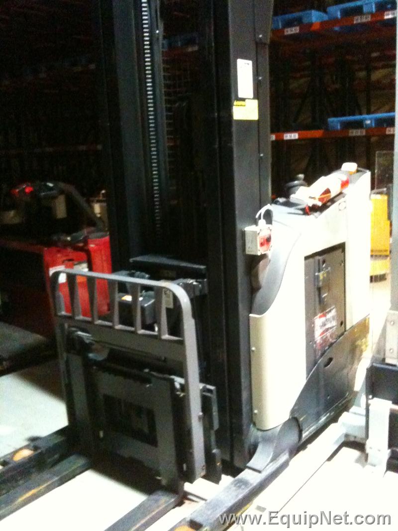 Crown stand-up - Reach-in Electric forklift, Model RR5200