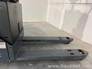 Toyota 8HBW23 Pallet Jack