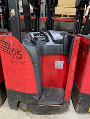 Raymond 425 C40QM Stand Up Reach Fork Truck