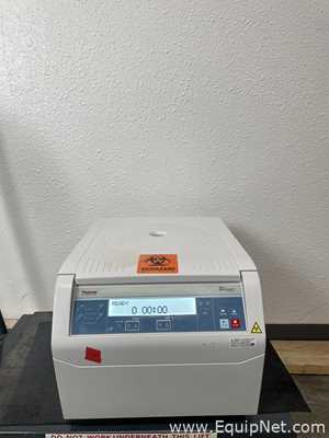Thermo Fisher Scientific Heraeus Multifuge 8 Laboratory Centrifuge