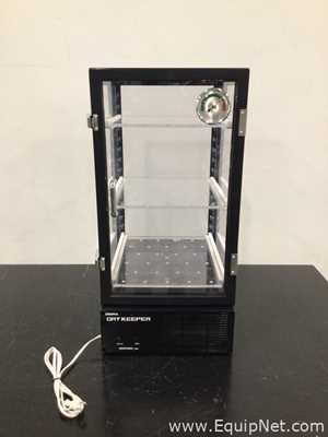 Sanplatec Dry Keeper Desiccator