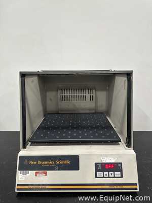 Incubadora New Brunswick Scientific C24. novo