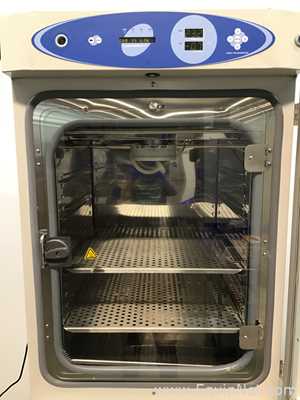 VWR VWR51014991 Double Stack CO2 Incubators On Wheels