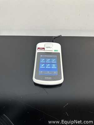 Invitrogen Qubit 4 Fluorometer