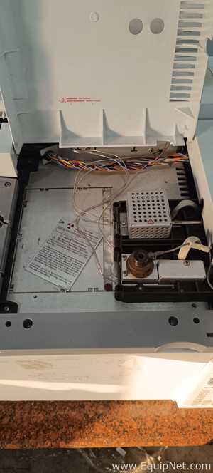 Agilent Technologies 6890N (G1540N) with ECD and FID Gas Chromatograph (GC)