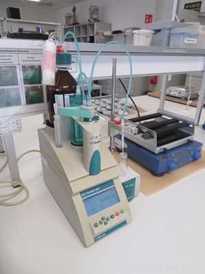 Metrohm 876 Dosimat Plus with 801 Stirrer