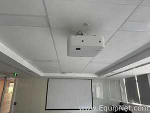Equipamento de Vídeo NEC NP-PA703UL+