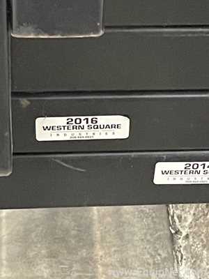 Lote de 20 Equipo para elaboración y destilación de cerveza Western Square Industries Keg Rack