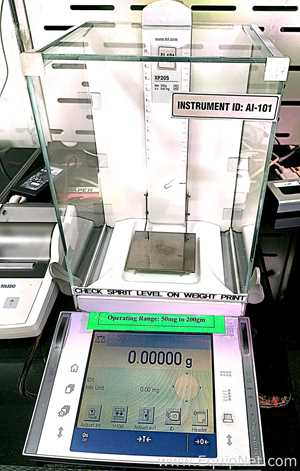 Lot of Various Balances with a Thermo Electron Nicolet 5700 FTIR