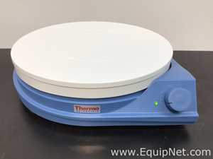 Los aus 2 Rührer und Heizplatte Thermo Scientific Magnetic Stirrer Rt Basic-22