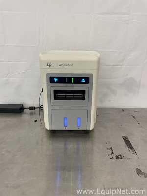 Life Technologies Attune NxT Acoustic Focusing Flow Cytometer w/ Attune Autosampler NxT Gen