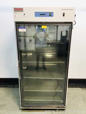 Thermo Scientific 3950 Reach-In Co2 Incubator