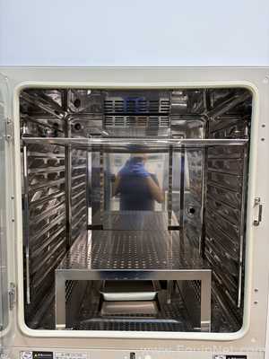 PHCBI MCO-230AICUVLG-PA Cell-IQ Double Stacked CO2 Incubator With 2 H2O2 Generators