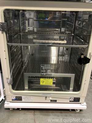 PHCBI MCO-230AICUVLG-PA Cell-IQ Double Stacked CO2 Incubator With 2 H2O2 Generators