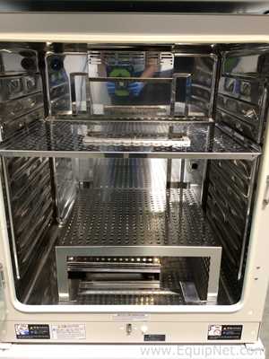 PHCBI MCO-230AICUVLG-PA Cell-IQ Double Stacked CO2 Incubator With 2 H2O2 Generators