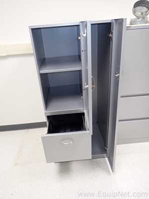 Los aus 9 Lagerschrank  