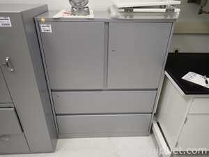 Los aus 9 Lagerschrank  