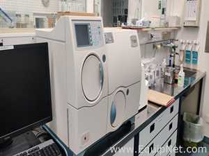 Sistema de Caracterización Microbiana BioMerieux Vitek 2 Compact 30