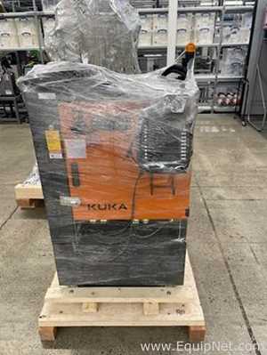 Brazo de Robot de 6 Ejes marca Kuka modelo KR510R3080 con Unidad de Control marca Kuka modelo KR C4