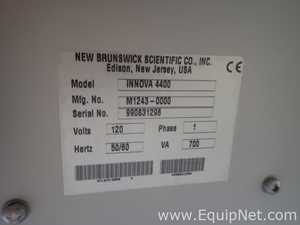 New Brunswick Innova 4400 Incubator Shaker
