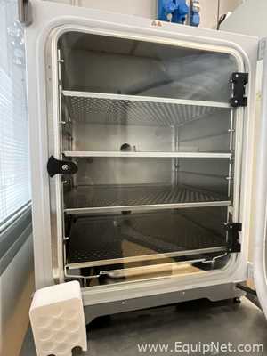 Incubadora Eppendorf CellXpert C170i.  170 Litros