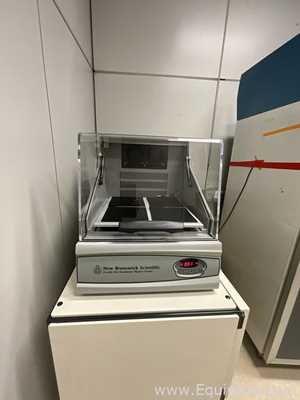 Eppendorf New Brunswick Excella E24R Laboratory Incubator Shaker