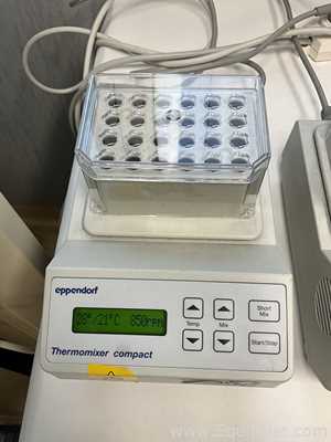 lote de  2 Misturador para Laboratórios Eppendorf Thermomixer Compact