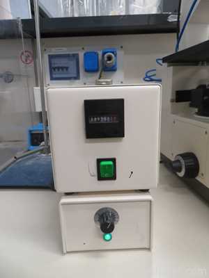 Zeiss Inc. Axiovert 10 Inveted Microscope With Power Supply