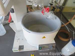 Buchi R-200 Rotavapor with Buchi B-490 Heating Bath and V-800 Vacuum Controller