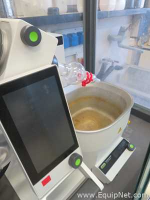 Buchi R-300 Rotary Evaporation System with B-300 Base Heating Bath