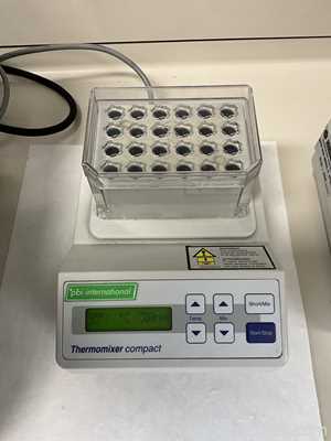 lote de  2 Misturador para Laboratórios Eppendorf Thermomixer Compact