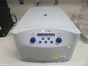 Centrífuga para Laboratórios Eppendorf 5702 R