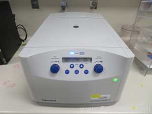Centrífuga para Laboratórios Eppendorf 5702 R