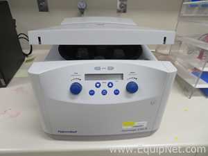 Centrífuga para Laboratórios Eppendorf 5702 R