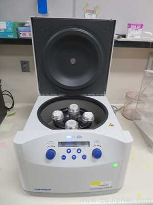 Centrífuga para Laboratórios Eppendorf 5702 R