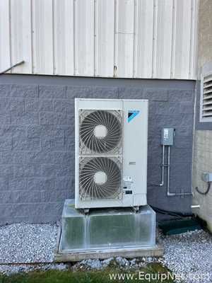 Daikin AWV030B Air Cooled Screw Compressor Chiller 567 Ton Capacity