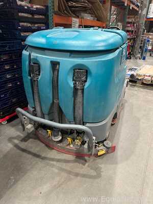 Tennant T17 Battery-Powered Ride-On Floor Scrubber