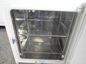Thermo Scientific HERAcell 240i  CO2 Incubator