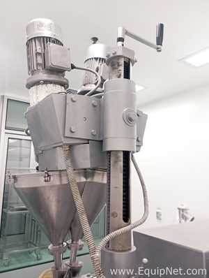 Máquina Vertical Formadora, Envasadora e Seladora Volpak S.130.D
