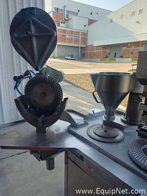 Máquina de Encapsulamento e Envase de Cápsulas Elanco 8S