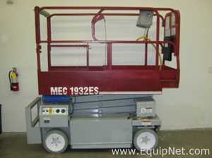 MEC Company MEC 1932ES Lift
