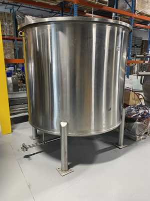 Tanque Acero inoxidable  .  1000 Galones