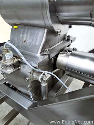 Comminuting hammer mill