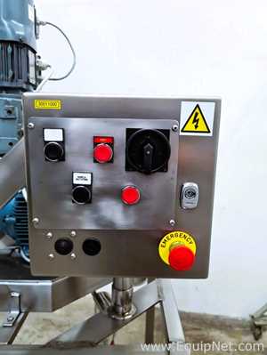 Comminuting hammer mill