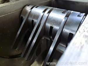 Comminuting hammer mill