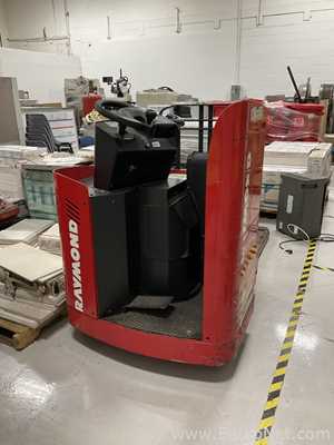 Montacargas Raymond  8900