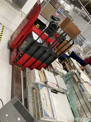 Empilhadeira Raymond  8900