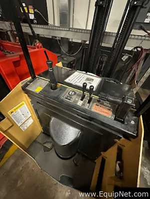 Empilhadeira Yale ESC030ABN24TE083