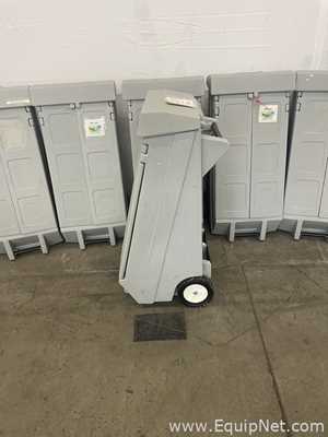 lote de  6 Equipamento e Produto de Limpeza New Pig Spill Caddy